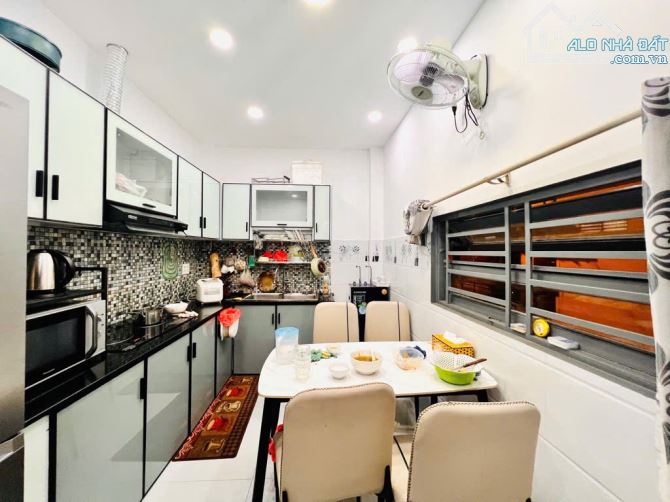 Nhà lô góc hẻm xe hơi 1 trục Nguyễn Văn Khối P9 - 5,7 tỷ - 2