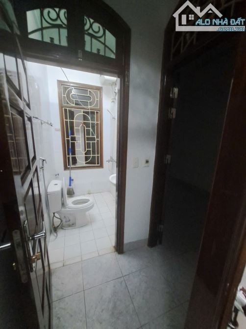 Cho thuê nhà ngõ 1 phố Trần Quốc Hoàn, Dt 50m2 x 4 tầng, ngõ rộng để ô tô - 4
