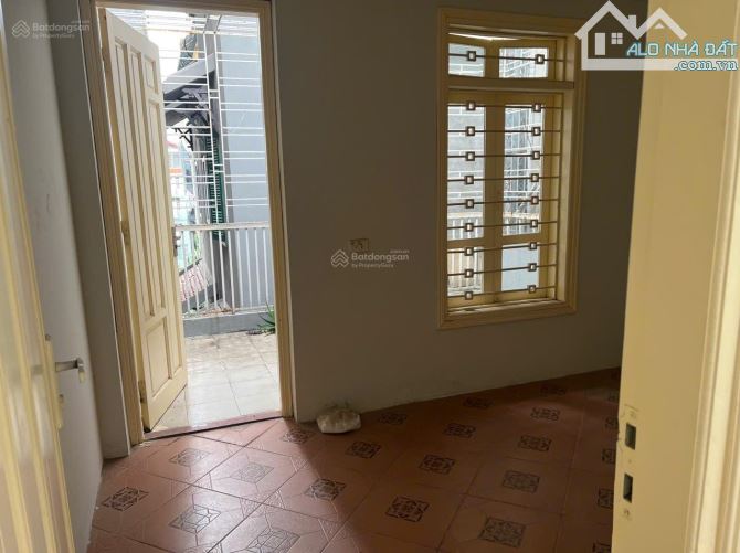 Cho thuê nhà ngõ 261 phố Trần Quốc Hoàn, Diện tích 40m2 x 4 tầng, ô tô đậu cửa - 4