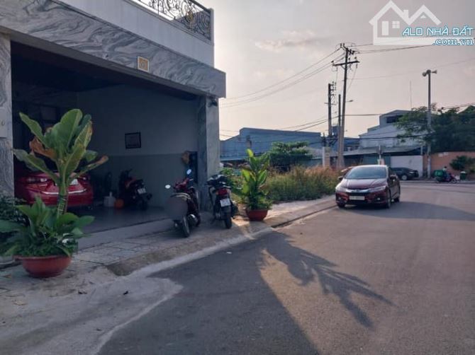 NHÀ MẶT TIỀN Ô TÔ NGỦ TRONG NHÀ, ĐƯỜNG LỚN CHUẨN ĐÔ THỊ (7,8 TỶ) TX2 - 4