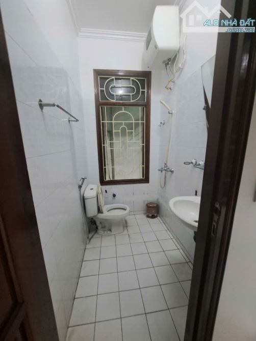 Cho thuê nhà ngõ 1 phố Trần Quốc Hoàn, Dt 50m2 x 4 tầng, ngõ rộng để ô tô - 5
