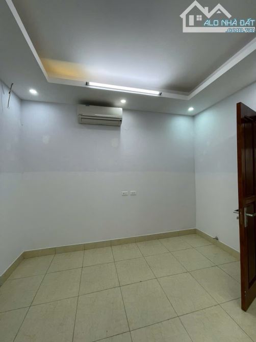 Cho thuê nhà Trung Kính, Trung Hòa, DT 70m2, 4 tầng, MT 5m, nhà đẹp, ô tô đỗ cửa, - 5