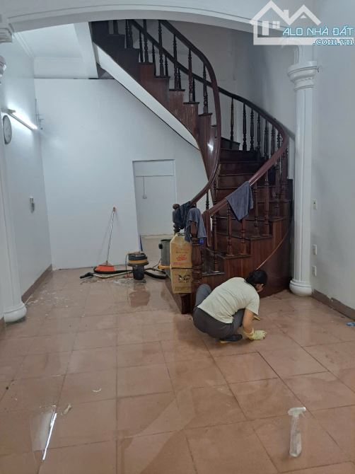 Cho thuê nhà ngõ 1 phố Trần Quốc Hoàn, Dt 50m2 x 4 tầng, ngõ rộng để ô tô - 7