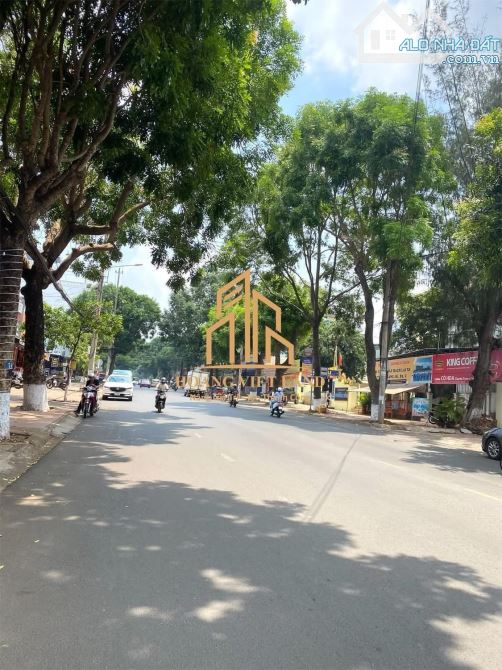 MẶT TIỀN KINH DOANH ĐƯỜNG PHAN CHU TRINH. DT 8x25. HƯỚNG ĐÔNG NAM. THỔ CƯ 100%