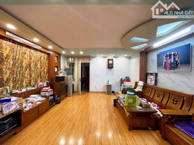 Bán nhà đẹp khu phân lô 254 Văn Cao - đường 15m cực đẹp - giá chỉ 7.5 tỷ