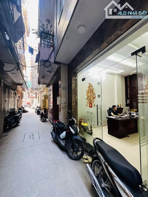 BÁN NHÀ MẶT NGÕ TRUNG KÍNH CẦU GIẤY 40M2 GIÁ HƠN 10 TỶ