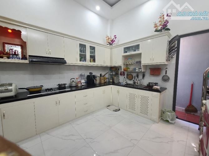 Bán nhà 2 tầng, Lạc Long Quân, 62m², hẻm xe tải, kinh doanh đỉnh, nhỉnh 6 tỷ