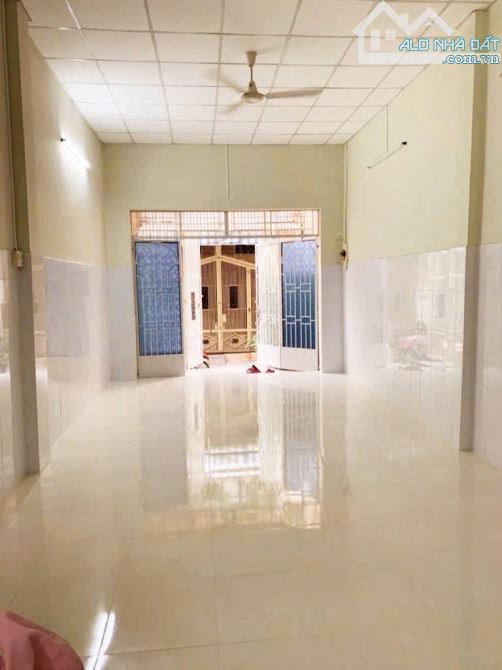 BÁN GẤP NHÀ HẺM XE HƠI - GIÁP 3 QUẬN