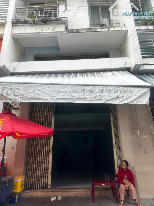 Bán Shophouse Chợ Đầm- Hàng Cá. Dt 48,93m ngag 4,5m có 1pn sổ hồng riêng giá 3,5ty