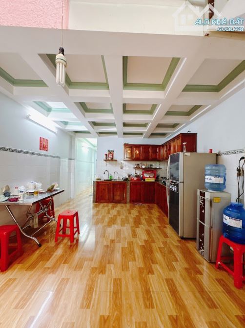 Bán nhà Nguyễn Kim Quận 10,HXH gần Mặt Tiền 4.5x10 3 tầng chỉ 5.2 tỷ.