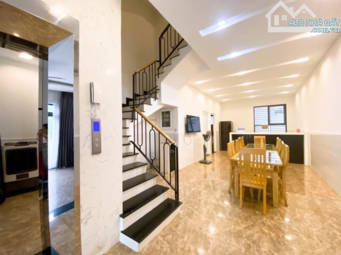 MẶT TIỀN SƠN TRÀ - SÁT BIỂN - TOÀN KHÁCH SẠN VILLA - 5 TẦNG 6 PHÒNG - DÒNG TIỀN KHỦNG