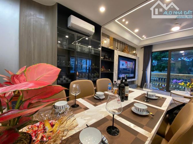 BÁN NHÀ PHỐ NGÔ GIA TỰ LONG BIÊN Ô TÔ THANG MÁY 52M2 7T 4.5MT GIÁ 13.2 TỶ MỚI XÂY - 10