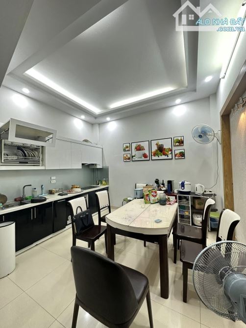 BÁN NHÀ MẶT NGÕ TRUNG KÍNH CẦU GIẤY 40M2 GIÁ HƠN 10 TỶ - 1