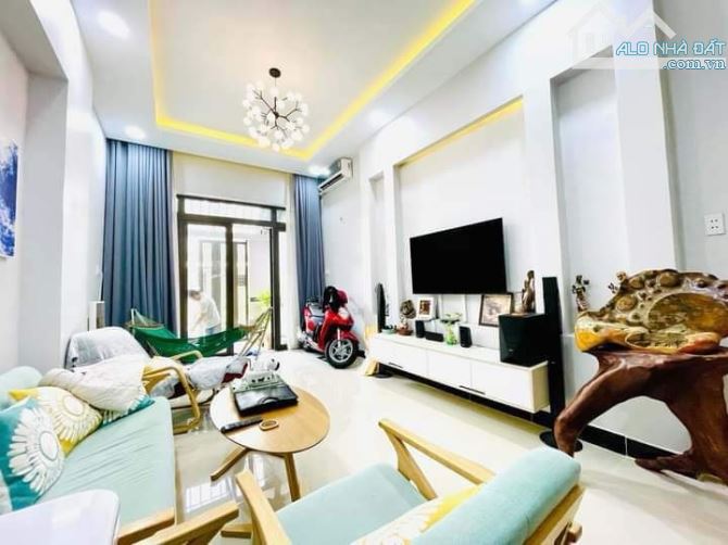 NHÀ ĐẸP Ở NGAY P16 (60M2) KHU CÁN BỘ, HẺM XE HƠI 8M THÔNG, CÁCH MT VÀI MÉT, NHINH 6 TY - 1