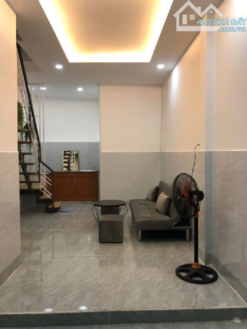 TRƯỜNG SA- TÂN BÌNH - 45M² - NHÀ 3 TẦNG - BTCT - HẺM THÔNG THOÁNG - NHỈNH 5 TỶ. - 1