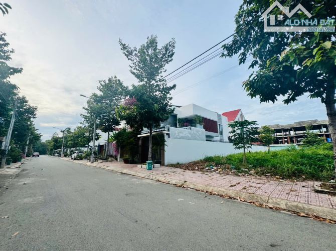 Bán cặp góc- đất biệt thự Bửu Long- khu Song Ngữ Lạc Hồng. 20x23m. Giá 17 tỷ 999. - 2