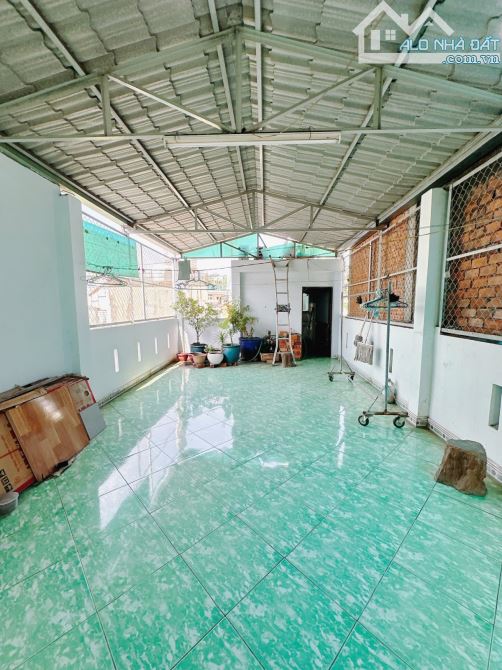 Bán nhà Nguyễn Kim Quận 10,HXH gần Mặt Tiền 4.5x10 3 tầng chỉ 5.2 tỷ. - 2