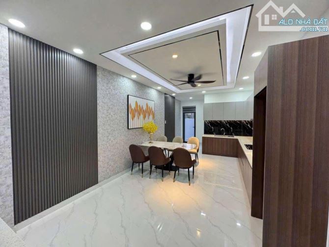 Bán nhà đẹp giáp Phú Mỹ Hưng quận 7 - Dt 83m 3 tầng full nội thất giá 7.9 tỷ - 2