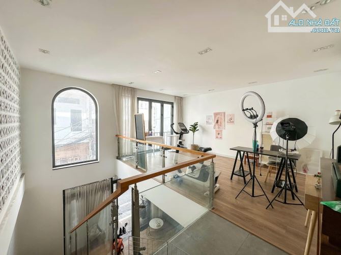 HIẾM SAU MẶT TIỀN LÊ VĂN DUYỆT - GIÁP Q1 -  HXT 1 TRỤC - 62M2 - 5 TẦNG - KTS THIẾT KẾ HIỆN - 2