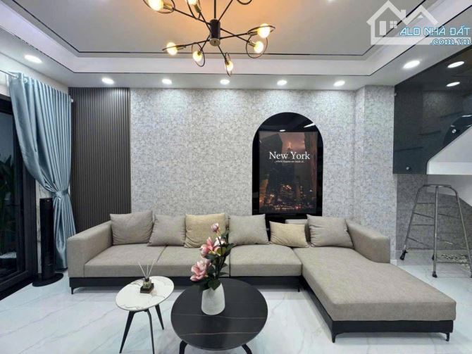 Bán nhà đẹp giáp Phú Mỹ Hưng quận 7 - Dt 83m 3 tầng full nội thất giá 7.9 tỷ - 3
