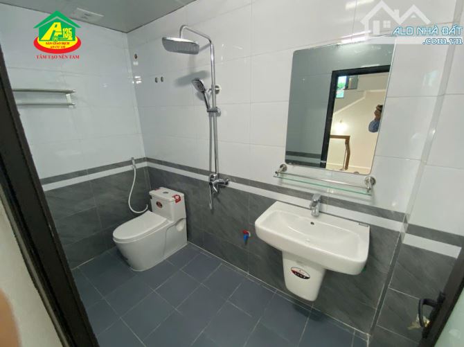 Bán nhà 3 tầng, 67m2, MT 5,2m, 3pn, 4vs, ngõ đường Nguyễn Công Trứ, Bích Đào, 2.55 tỷ - 5