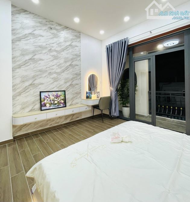 Hot! Nhà đẹp giá ngộp Võ Văn Tần, Quận 3. DT: 54.3m2/ 3 Tỷ 550. Sẵn HĐ thuê 16 tr/tháng - 6