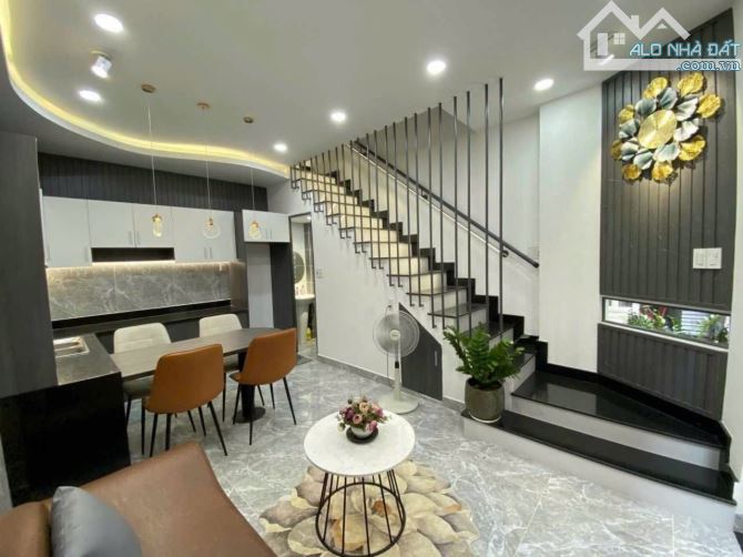 Bán nhà Hẻm Ô tô Nguyễn Tri Phương Quận 10, 44.7m2 4 tầng chỉ 5.8 tỷ.