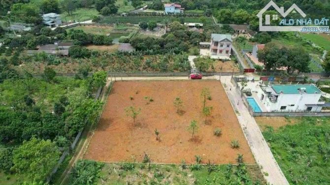 Bán RẺ LÔ GÓC 3 mặt tiền, 2025m2, Ngay cạnh Villa, đường rộng, đất vuông