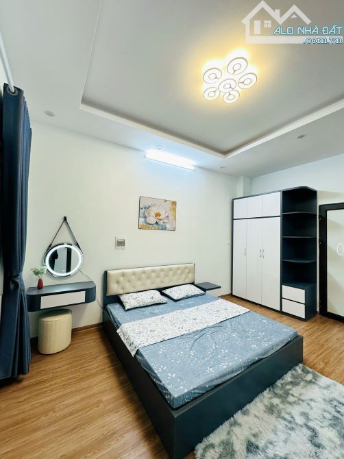 Bán nhà mặt phố Minh Khai 169m xây 3 tầng mặt tiền rộng kinh doanh làm nhà hàng.