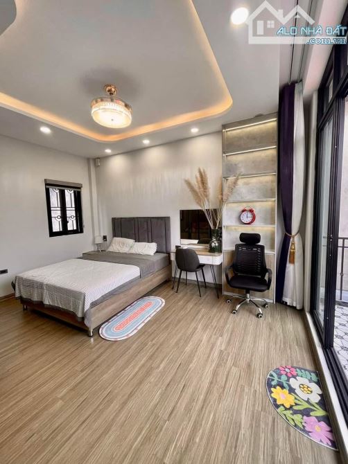 Bán nhà Hoàng Như Tiếp, 48m2, 2 mặt ngõ, nhà dân xây, tặng toàn bộ nội thất, nhỉnh 8 tỷ