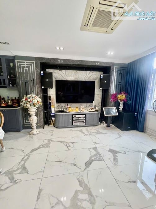 ĐÓN TẾT! Bán Nhà 4 Tầng Cực Đẹp Hẻm Xe Tải CMT8, 56m2, 9.6 Tỷ