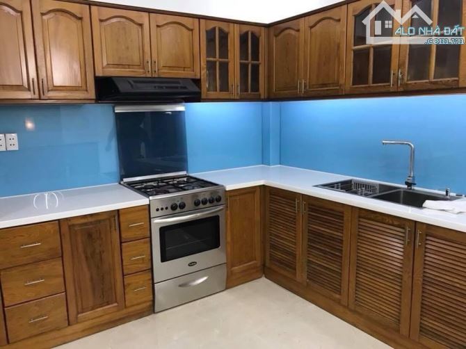 Giảm tiếp 2 tỷ, còn 18 thôi, MT Cách Mạng Tháng 8, 77m2, 5 tầng.