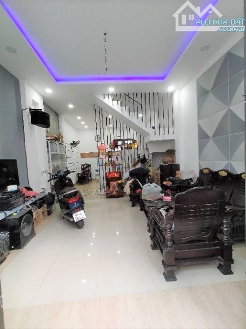 Nhà Làng Tăng Phú, 3 tầng, 4PN, 65m2, ngang 4.2m, Hẻm xe hơi, nhỉnh 5 tỷ