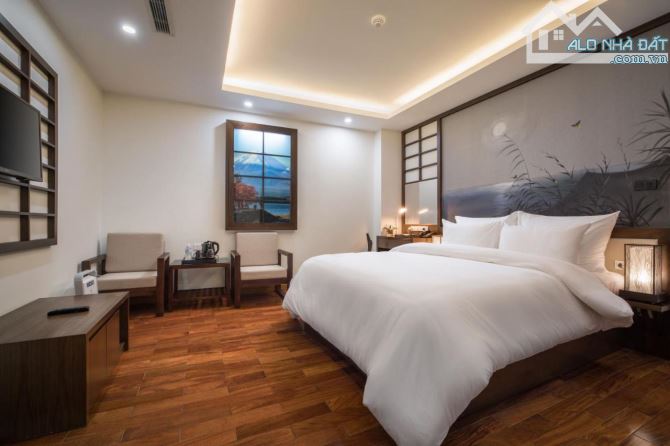 Bán siêu phẩm khách sạn mặt phố quận Cầu Giấy, 320m2 x 9T, MT 28m, đang cho thuê 500 tr/th - 1