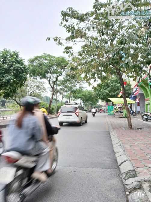 CẦN BÁN GẤP NHÀ MẶT PHỐ NGUYỄN NGỌC VŨ TRƯỚC TẾT, VỈA HÈ , Ô TÔ , KD, S 74m2 4 Tầng. Giá - 1
