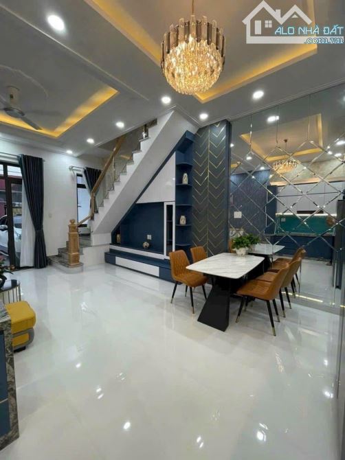 Bán nhà riêng Đoàn Văn Bơ Quận 4, giá cực tốt 2 Tỷ 590 DT 60m2 1trệt 1 lầu sổ hồng riêng - 1