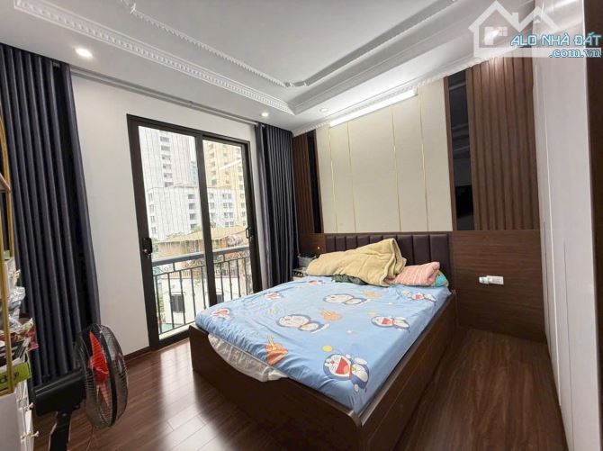 BÁN NHÀ HOÀNG QUỐC VIỆT ĐỈNH ĐẸP THANG MÁY Ô TÔ 17 TỈ - 1