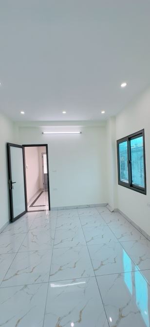 MẶT NGÕ GỐC ĐỀ 5*50M2- THANG MÁY + GARA Ô TÔ 👉 KINH DOANH ĐỈNH - PHONG THỦY ĐẸP Ở RẤT LỘC - 2