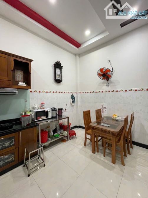 Bình Trị Đông , nhà mới cứng 4 tầng , 60m2 , hẻm 6m thông , full nội thất, chỉ hơn 5 tỷ - 2