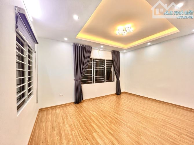 Bán nhà mặt phố Minh Khai 169m xây 3 tầng mặt tiền rộng kinh doanh làm nhà hàng. - 2