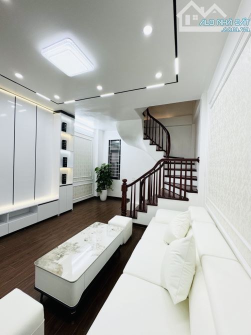 Bán nhà đẹp gần phố 5 tầng đường Vũ Trọng Phụng, Thanh Xuân - 2
