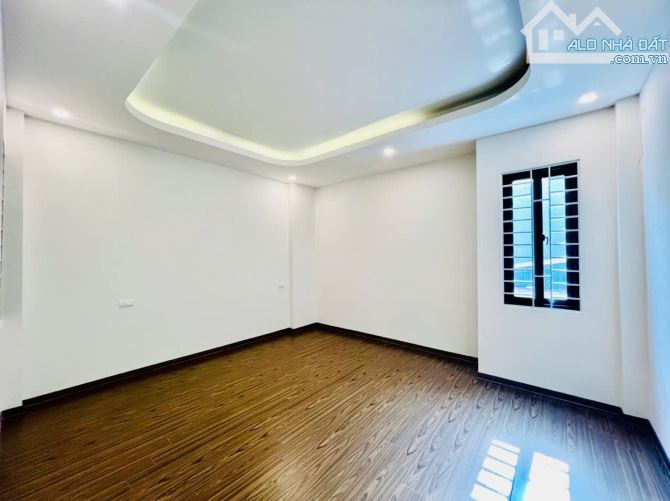 Bán Nhà Hồng Tiến DT 52m2 MT 4,6m 5 Tầng, Kinh Doanh. 8,7 tỷ - 2