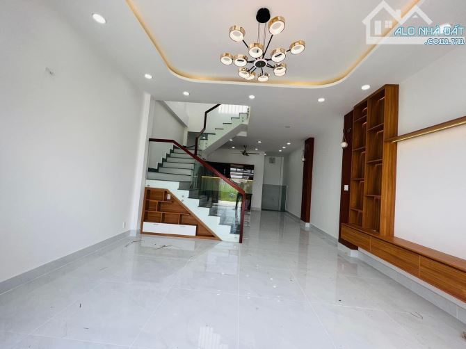Bán Nhà trả góp qua ngân hàng chính thổ cư sổ riêng Ngay KCN Thạnh Phú - 3