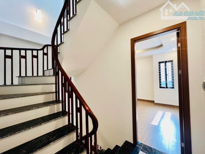 Bán Nhà Hồng Tiến DT 52m2 MT 4,6m 5 Tầng, Kinh Doanh. 8,7 tỷ - 4