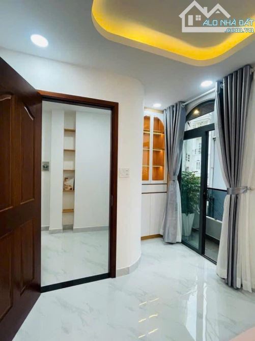 Bán nhà riêng tại Nguyễn Khoái Quận 4 DT68m2, 1 Trệt 2 Lầu 3PN2WC Giá 3 Tỷ 250 - 5