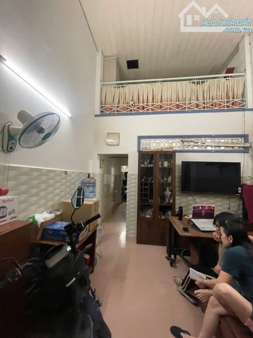 🏘️ Bán nhà ngay Mặt Tiền Phan Văn Hớn - Hẻm 5m Xe Hơi TỚI NHÀ - Sân để xe Rộng Rãi - 5