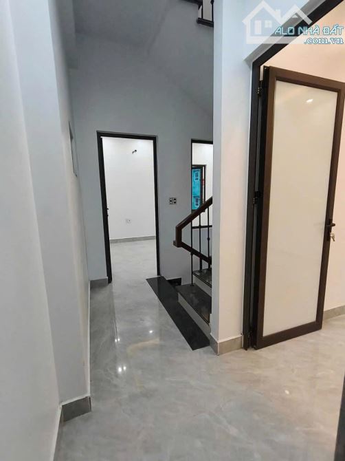 Bán nhà 3 tầng ngõ phố Cựu Thành, TP Hải Dương, 40m2, mt 4.8m, 3 ngủ, 2vs, nhà đẹp, giá tố - 5