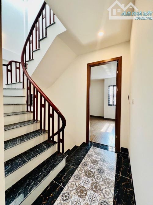 Bán Nhà Hồng Tiến DT 52m2 MT 4,6m 5 Tầng, Kinh Doanh. 8,7 tỷ - 7