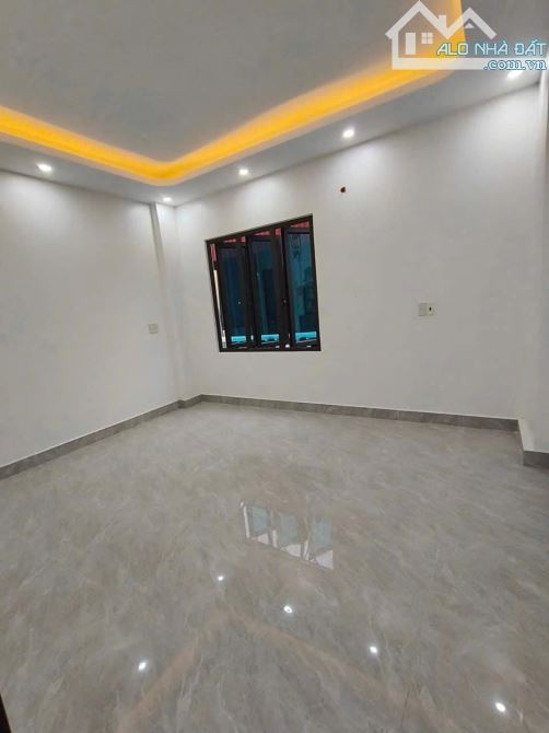 Bán nhà 3 tầng ngõ phố Cựu Thành, TP Hải Dương, 40m2, mt 4.8m, 3 ngủ, 2vs, nhà đẹp, giá tố - 8