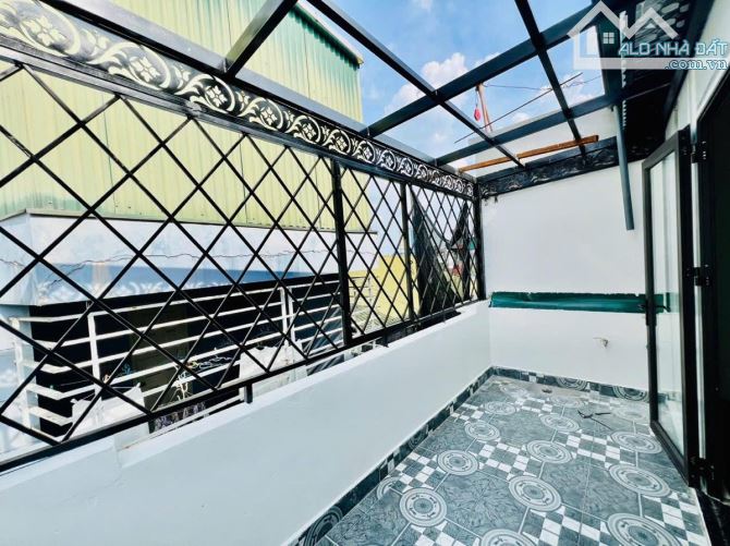 Bán Nhà Hồng Tiến DT 52m2 MT 4,6m 5 Tầng, Kinh Doanh. 8,7 tỷ - 9